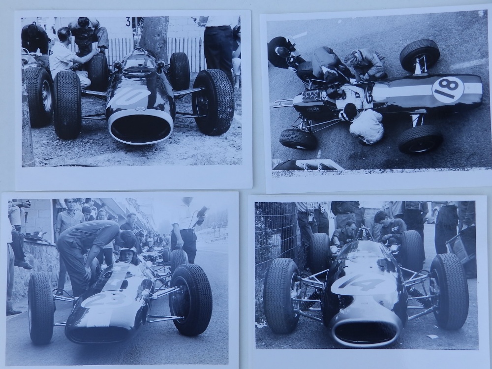 An archive collection of approximately 510 black & white Grand Prix motor racing photographs, - Image 7 of 23