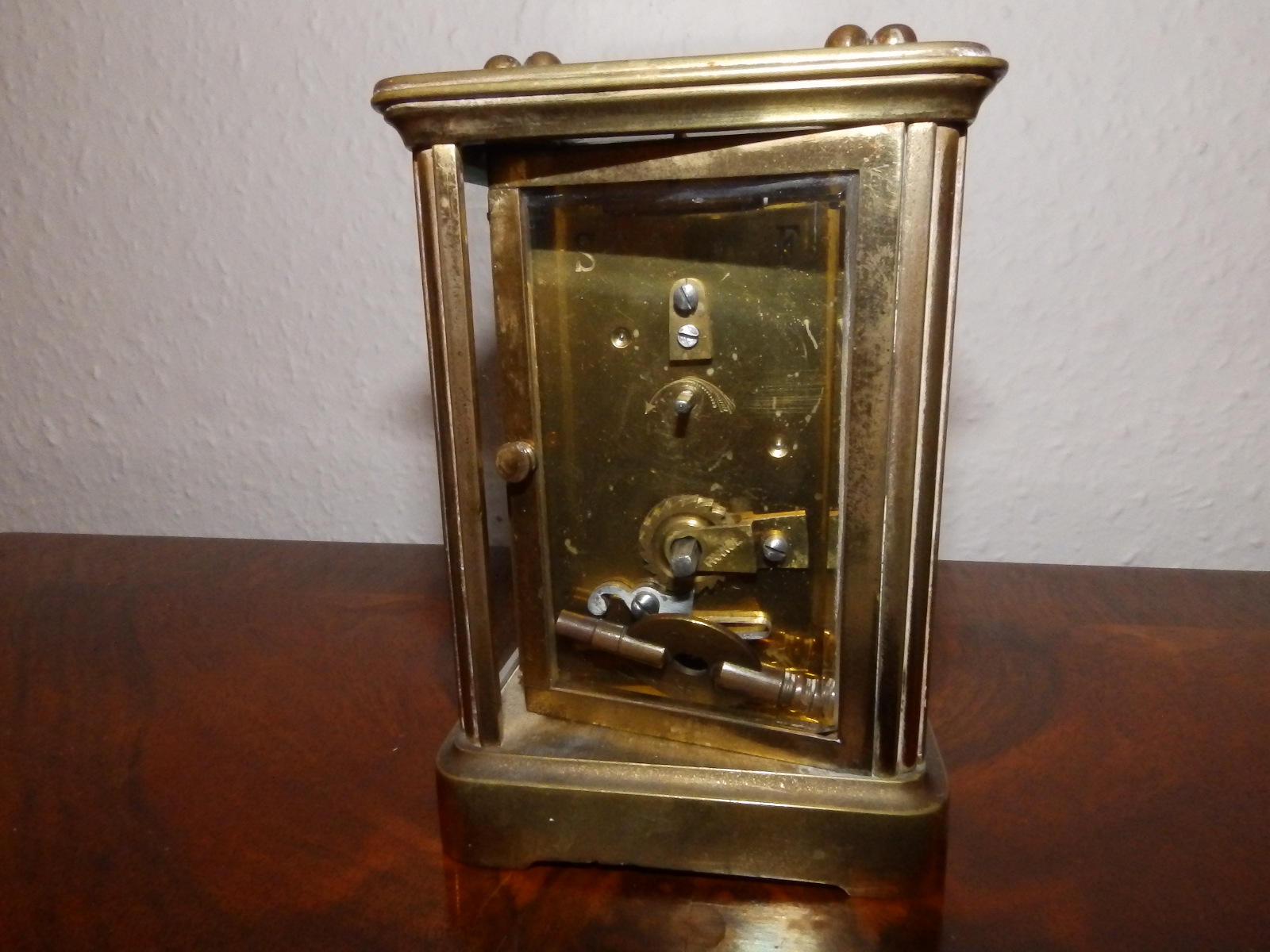 A brass carriage clock with white enamel dial, 4.5" excluding handle. - Bild 3 aus 6