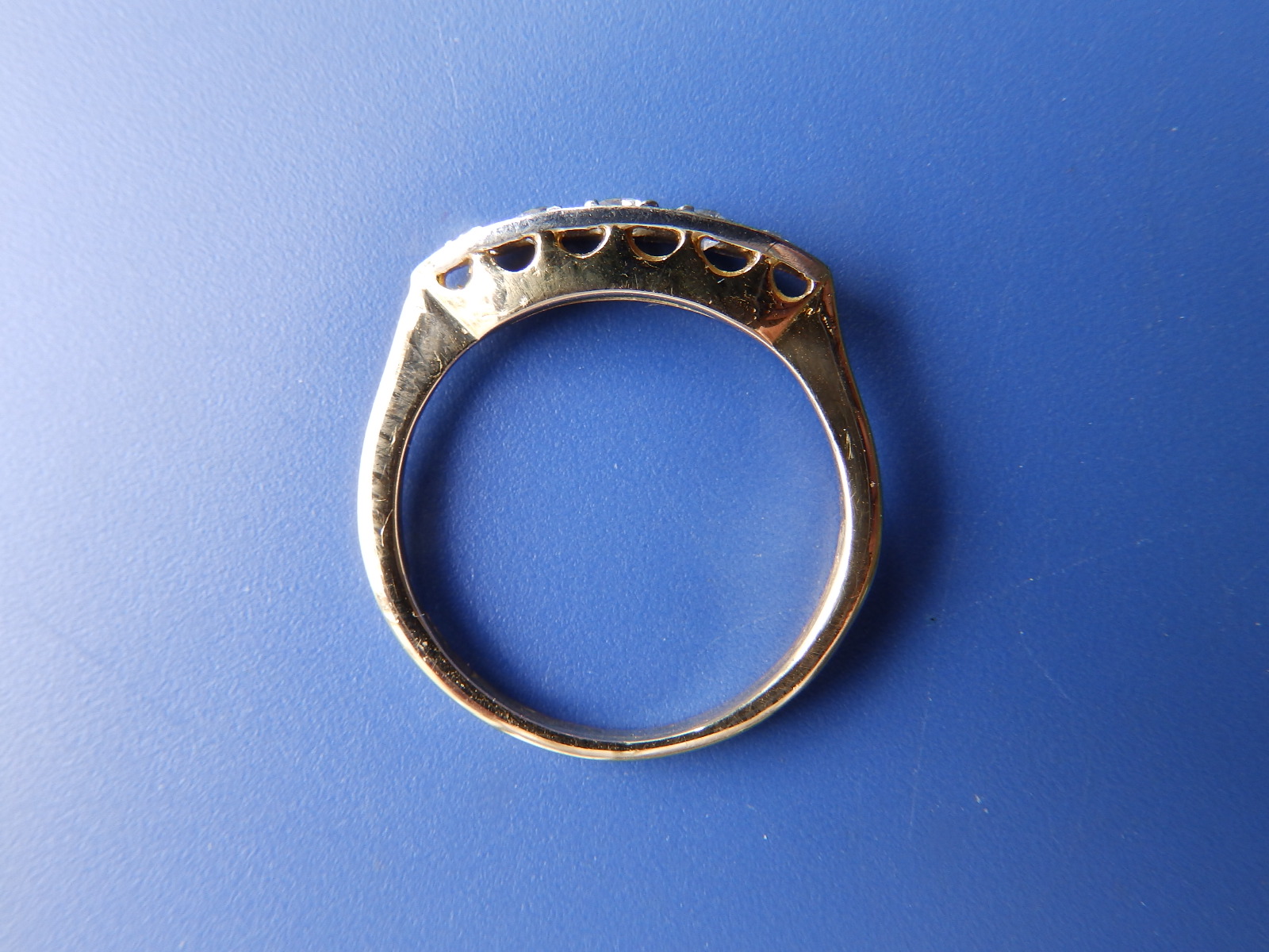 A graduated old cut five stone diamond ring on yellow metal shank with 'PLAT' setting, total diamond - Image 2 of 2