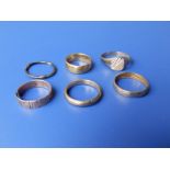 Three 22ct wedding bands, two 9ct gold rings (one cut) and a horsehair ring. (6)