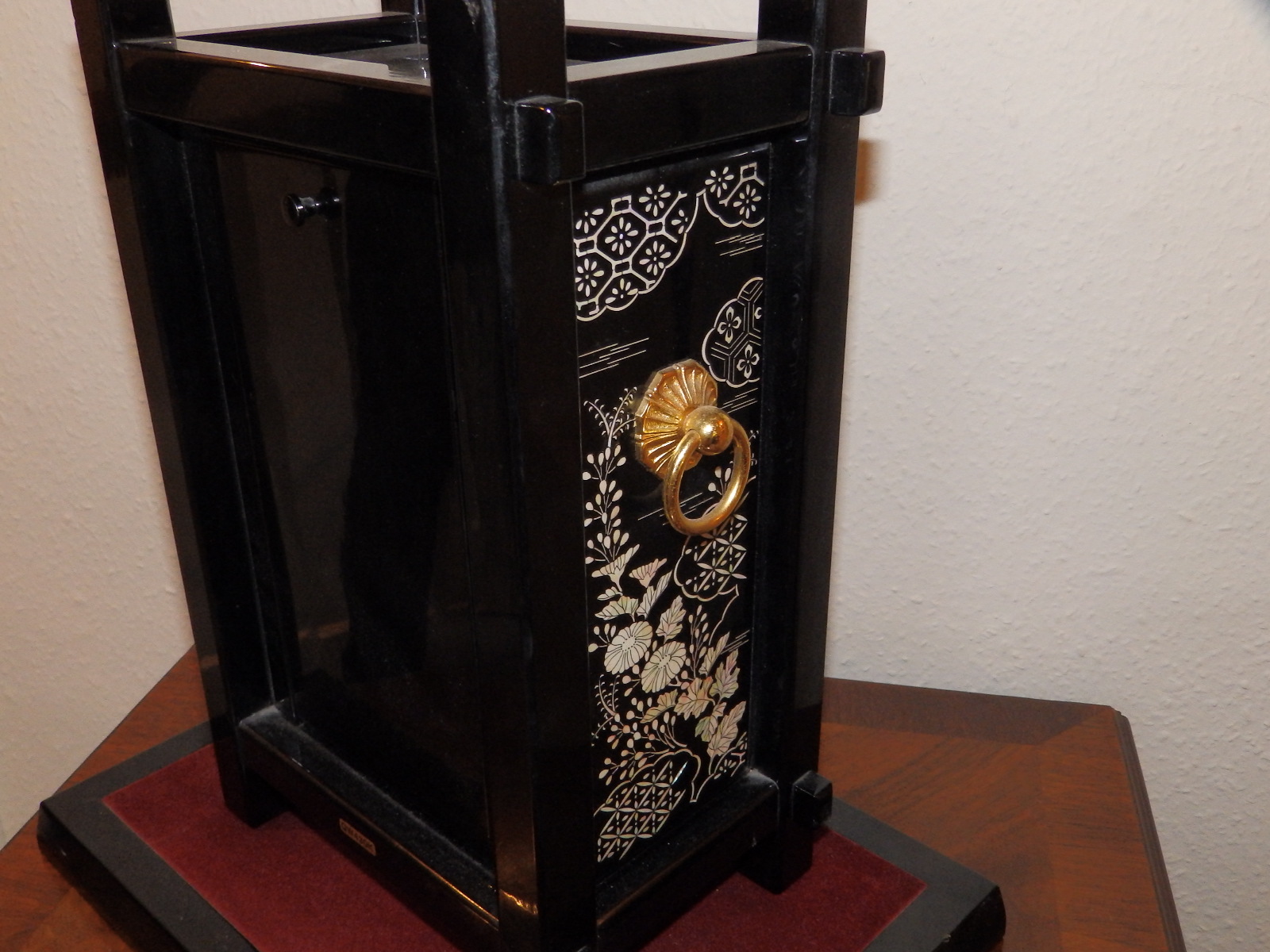 A modern Japanese Seiko battery operated mantel clock in ebonsied Aesthetic taste, 14" high. - Bild 3 aus 6