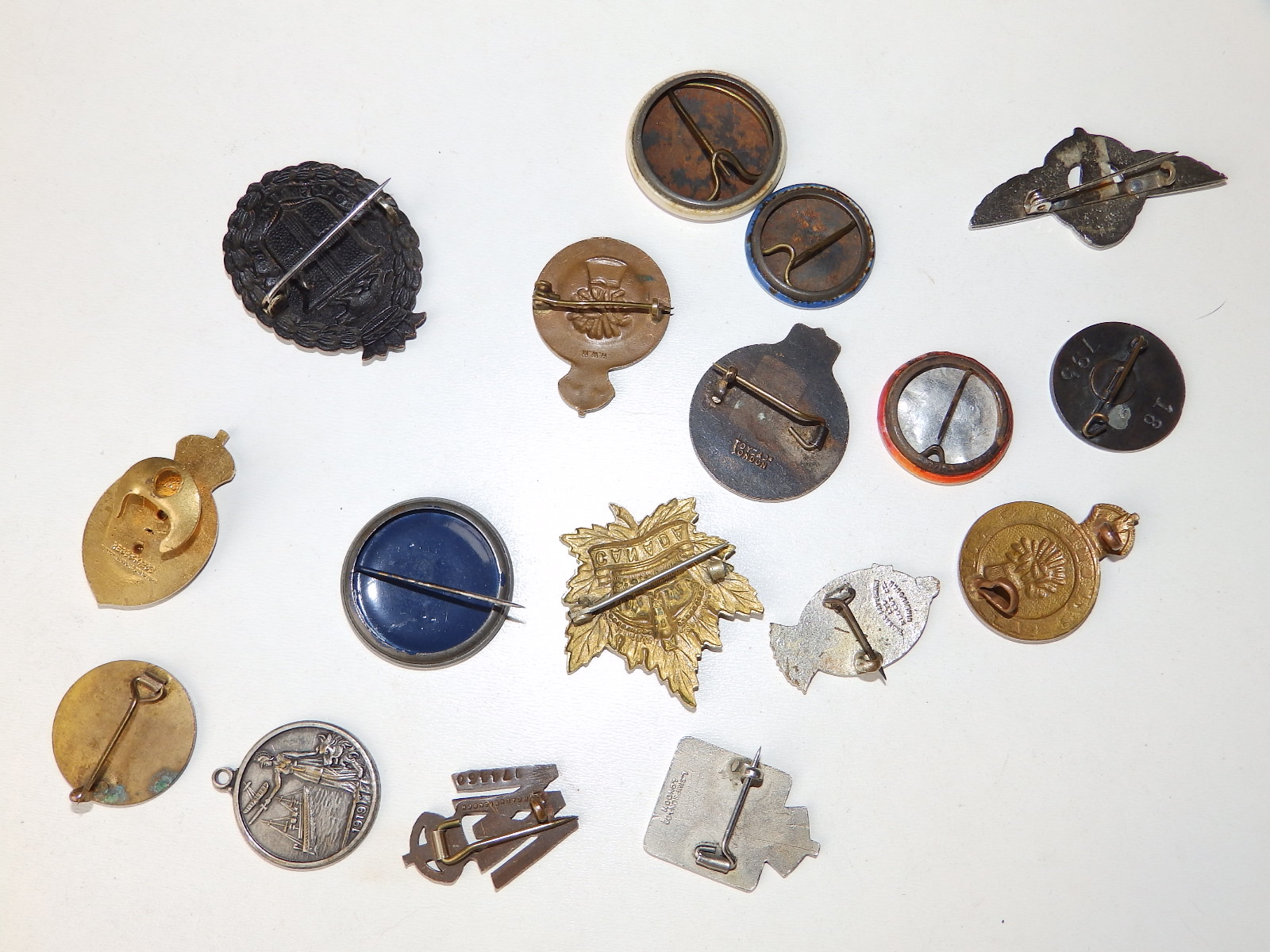 17 various military pin badges. - Image 3 of 4
