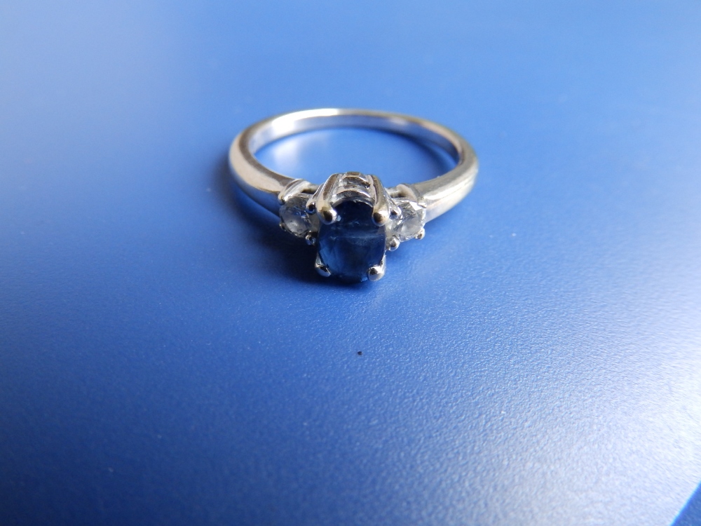 A small modern three stone sapphire & diamond ring in K18 white metal. Finger size I. - Image 2 of 4