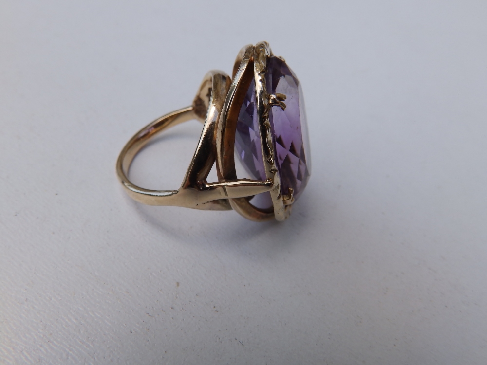 A large oval amethyst single stone ring in 9ct gold. Finger size K/L. - Image 2 of 3