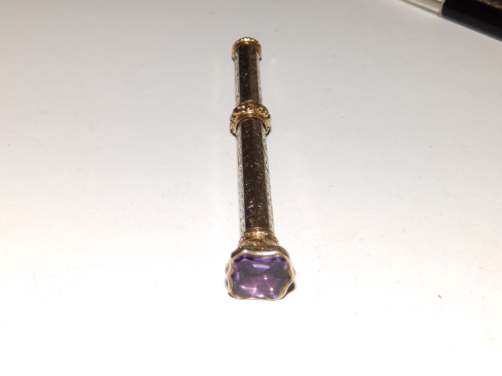 A Victorian propelling pencil with amethyst endstone, 4" retracted, three silver propelling - Bild 4 aus 5