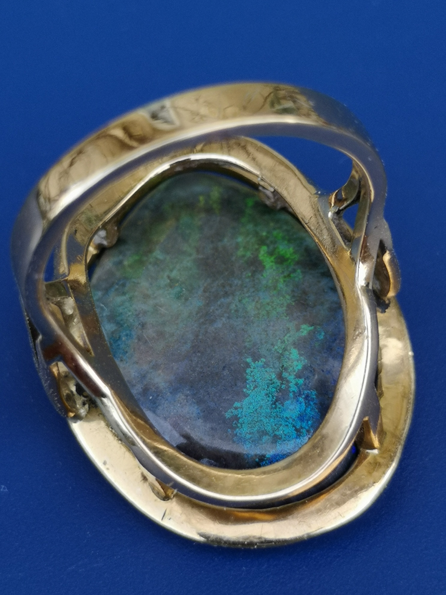 A black opal 18ct gold ring to match the previous lot, the opal 21 x 14mm. Finger size K/L. - Image 4 of 4