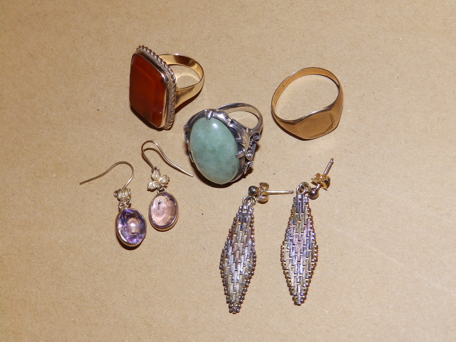 A pair of amethyst & pearl yellow metal drop earrings, a 9ct gold signet ring, a carnelian set
