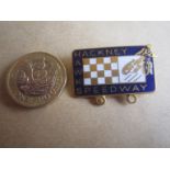 SPEEDWAY - HACKNEY HAWKS GILT BADGE