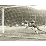 1974/75 LEAGUE CUP FINAL ASTON VILLA V NORWICH PRESS PHOTOGRAPH