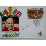 1986 WORLD CUP MEXICO - POSTAL COVER AUTOGRAPHED BY BOBBY CHARLTON ( MANCHESTER UNITED & ENGLAND )