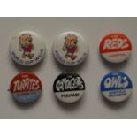 VINTAGE TIN FOOTBALL BADGES - WORLD CUP WILLIE, BURNLEY, LIVERPOOL, SHEFFIELD WEDNESDAY & FULHAM