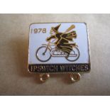 SPEEDWAY - IPSWICH 1978 GILT BADGE