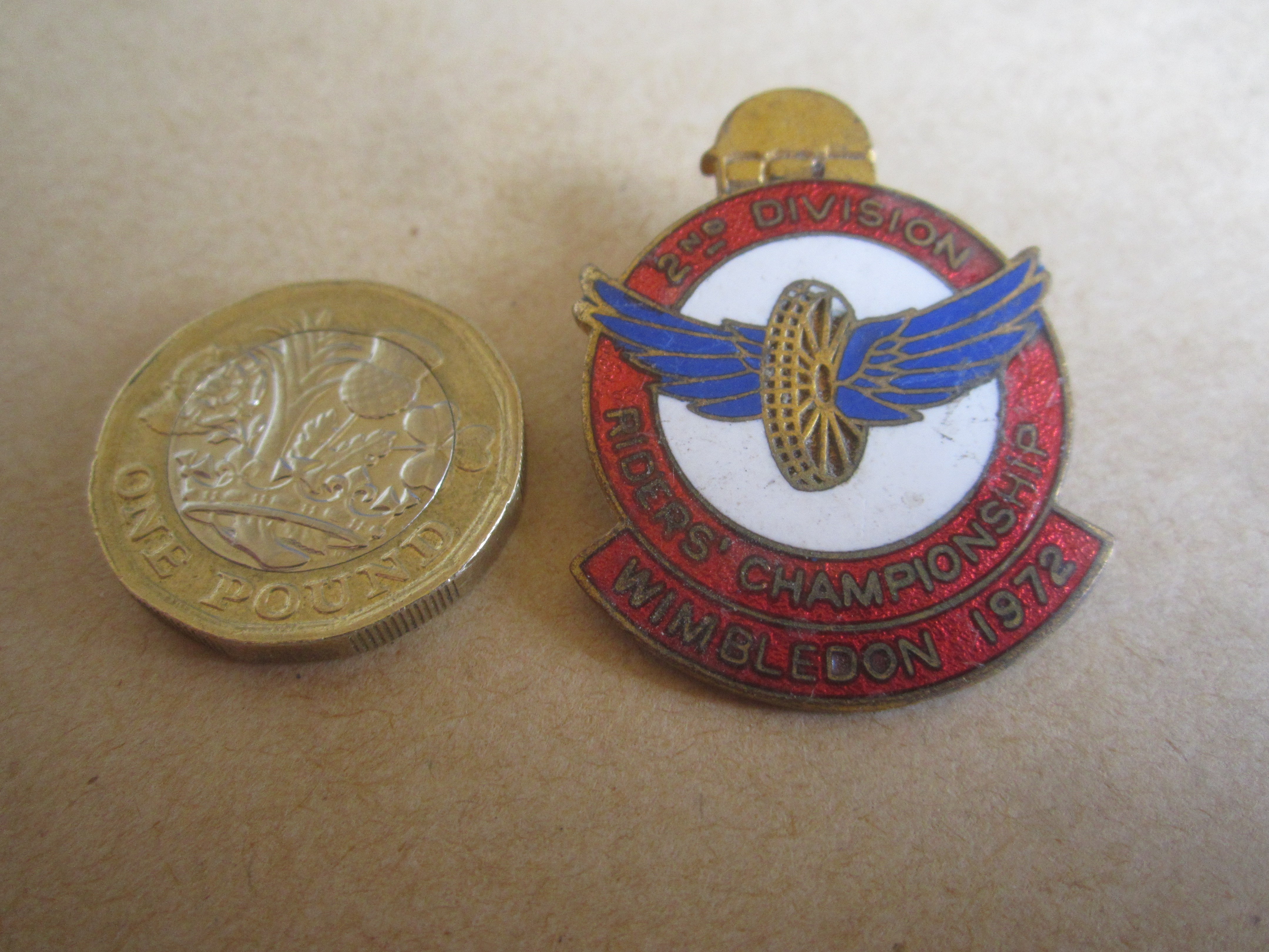 SPEEDWAY - 1972 2ND DIVISION RIDERS' CHAMPIONSHIP @ WIMBLEDON GILT BADGE