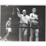 BOXING - 1952 ORIGINAL PRESS PHOTO LIVIO MINELLI V JOHNNY SAXTON