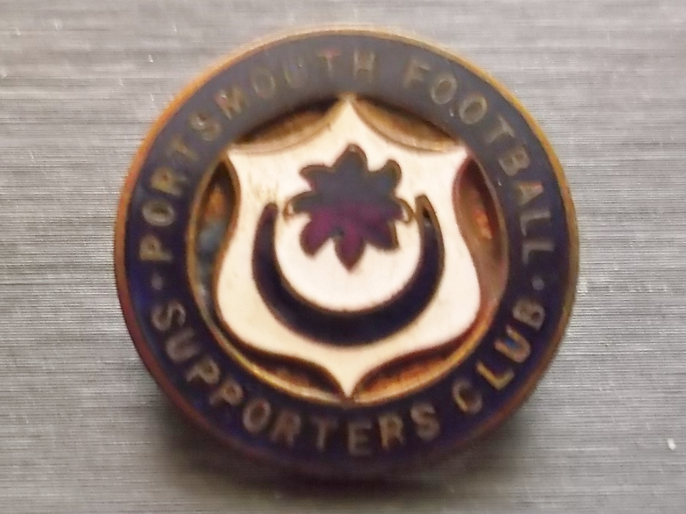 PORTSMOUTH - VINTAGE SUPPORTERS CLUB BADGE