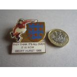 ENGLAND 1966 GEOFF HURST LARGE GILT BADGE