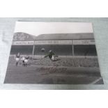 HARRY GREGG MANCHESTER UNITED SIGNED 16X12 PHOTO