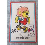 1966 WORLD CUP WILLIE CARD AUTOGRAPHED BY ROGER HUNT