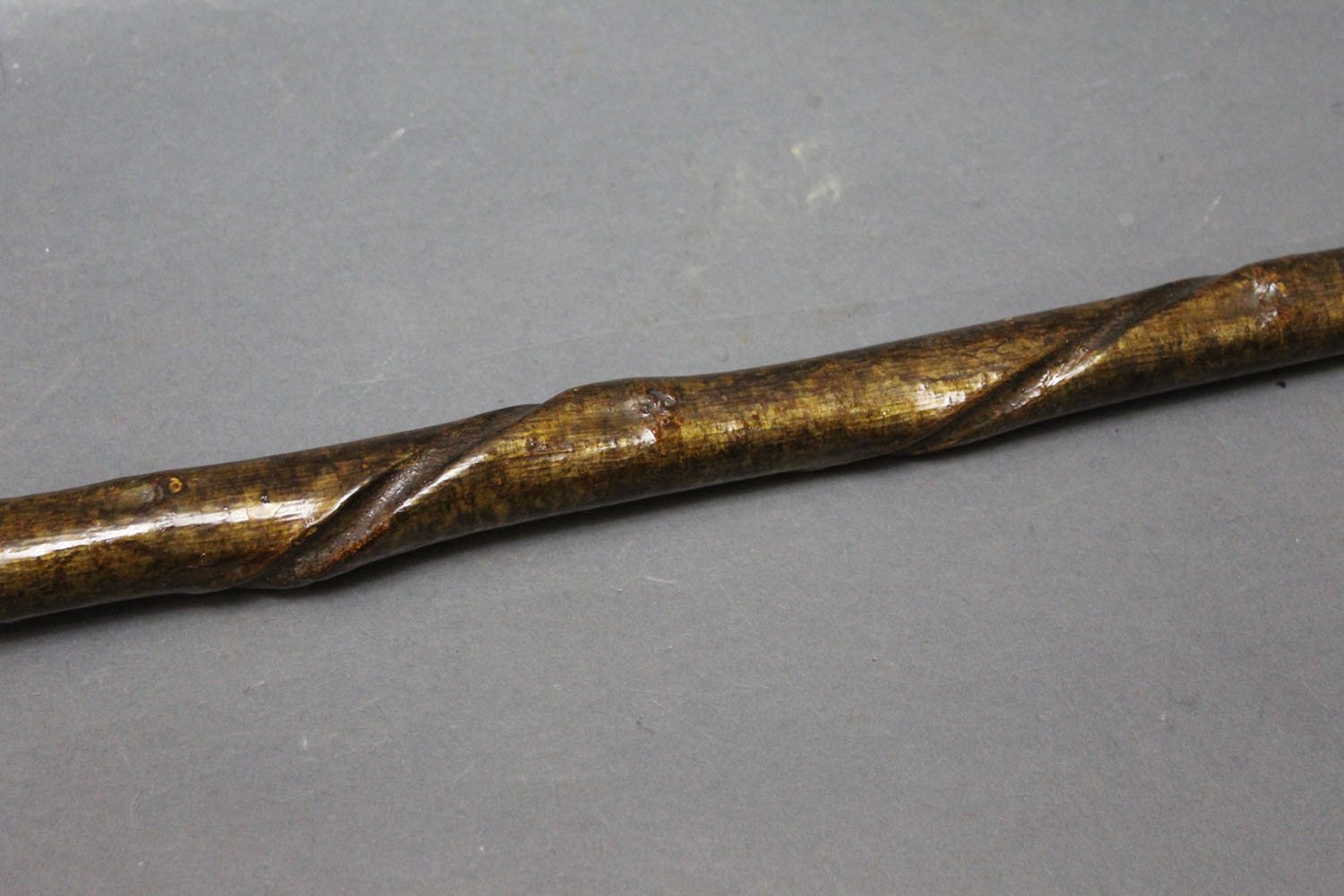Hazel shaft walking stick, twisted shaft and stag antler handle. 123 cm. - Image 2 of 2