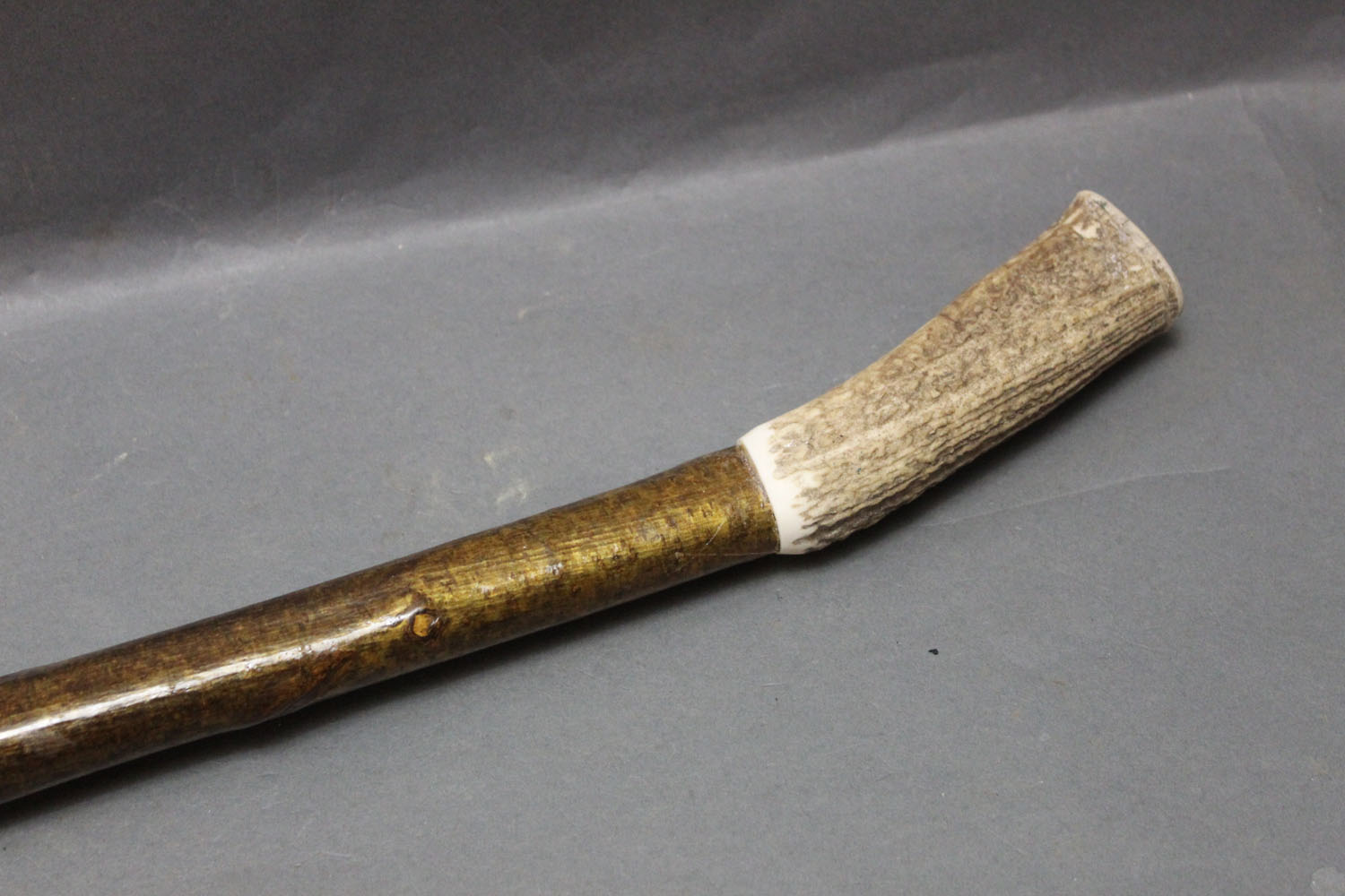 Hazel shaft walking stick, twisted shaft and stag antler handle. 123 cm.