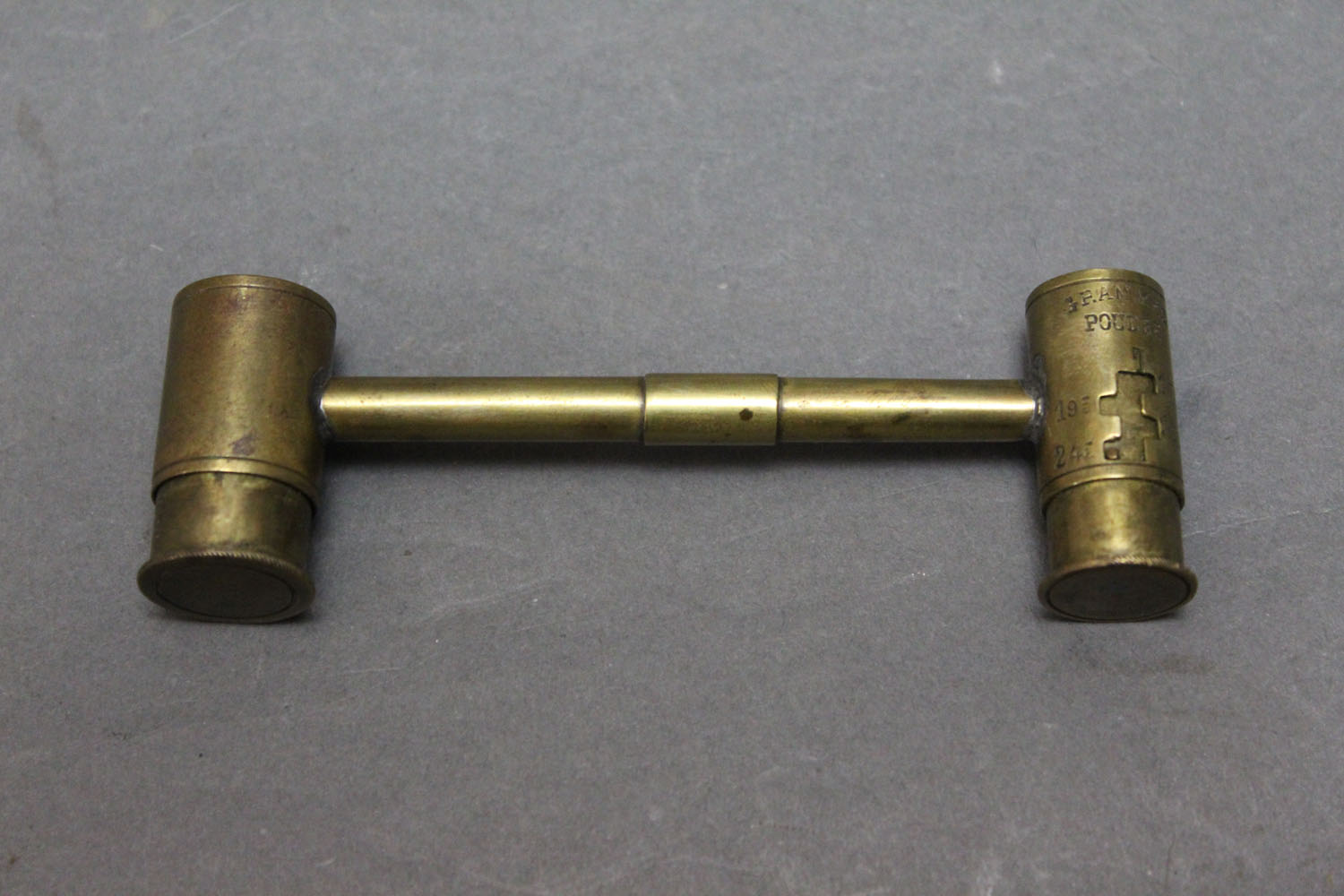 Double ended brass powder and shot measure. 10.5 cm.