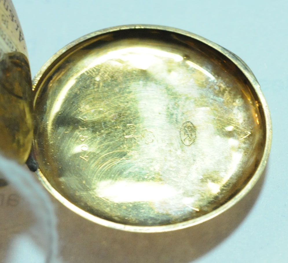A 9 ct gold cased foliate engraved continental fob watch, stamped 9K, knob wind. Diameter 32 mm. - Image 6 of 7