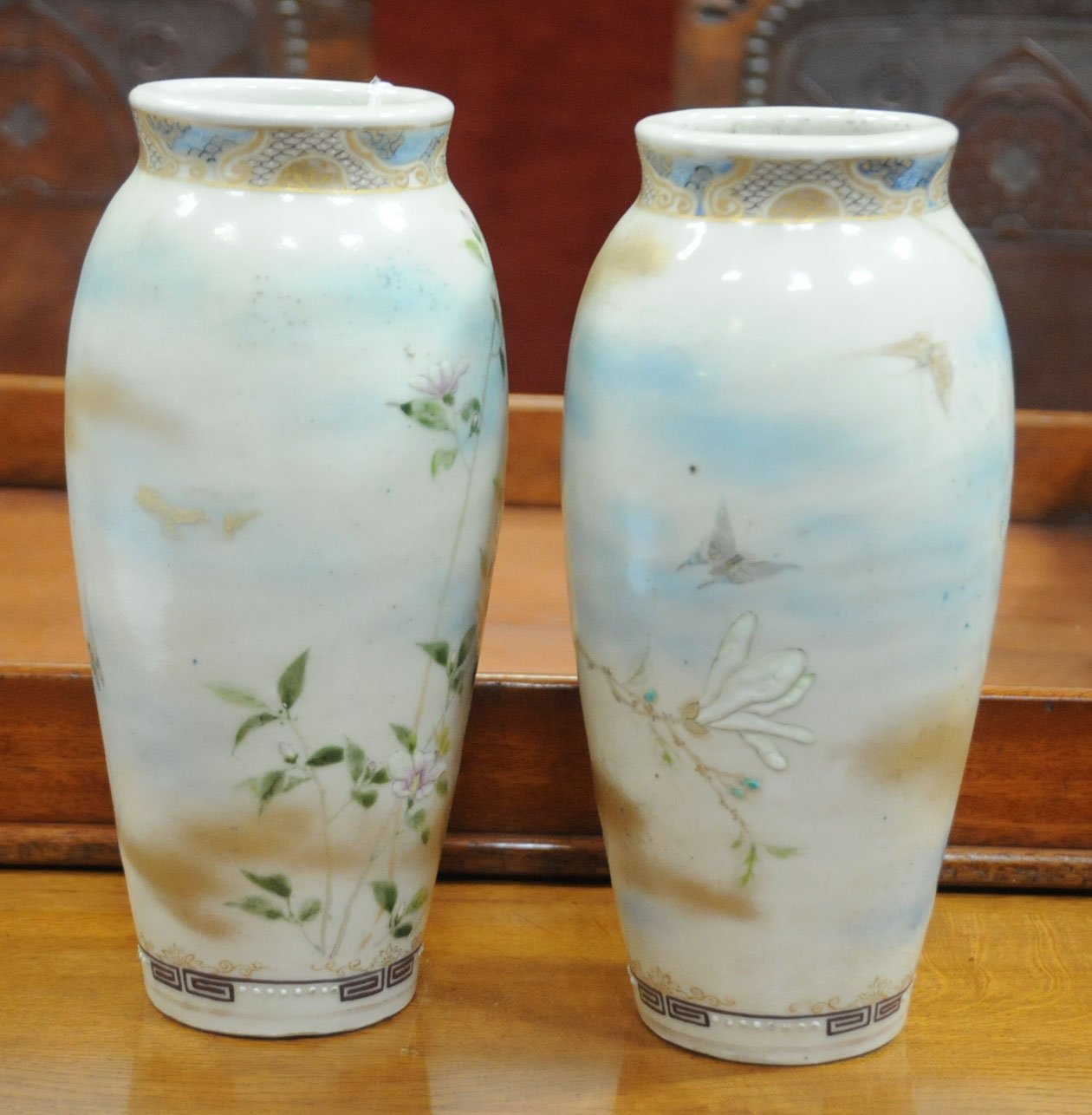 A pair of Japanese Satsuma vases, decorated with butterflies and branches with flowers. - Image 5 of 7