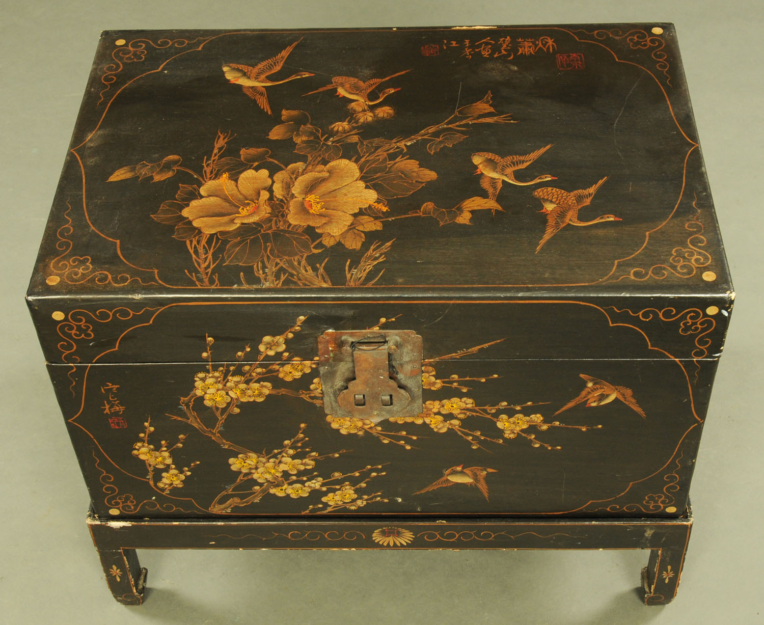 A Chinese lacquered box on stand, painted with lilies and with character marks to the reverse. - Image 2 of 6