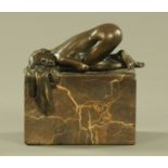 Pohl, bronze nude female figure, kneeling and raised on a marble base. Height 14 cm, length 14 cm.