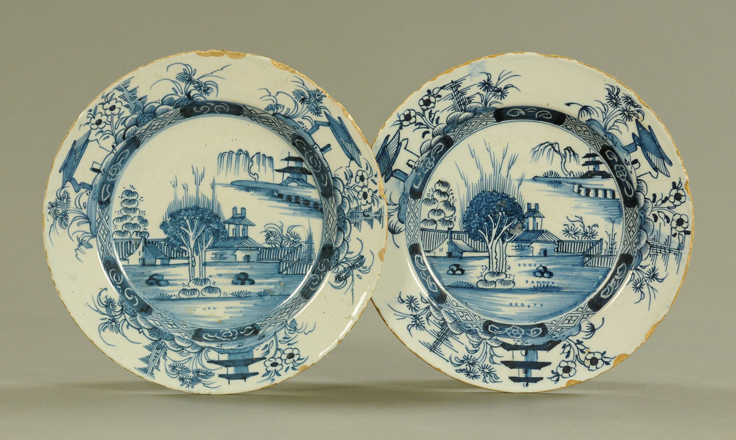 A pair of 18th century Delft chinoiserie patterned plates. Diameter 23 cm (see illustration).