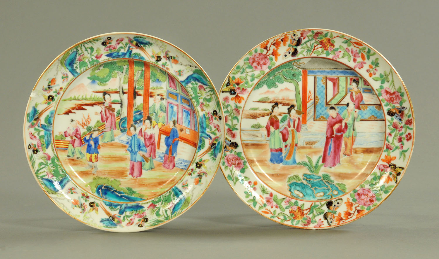 A pair of 19th century Cantonese porcelain plates, decorated in typical colours. Diameter 20 cm.