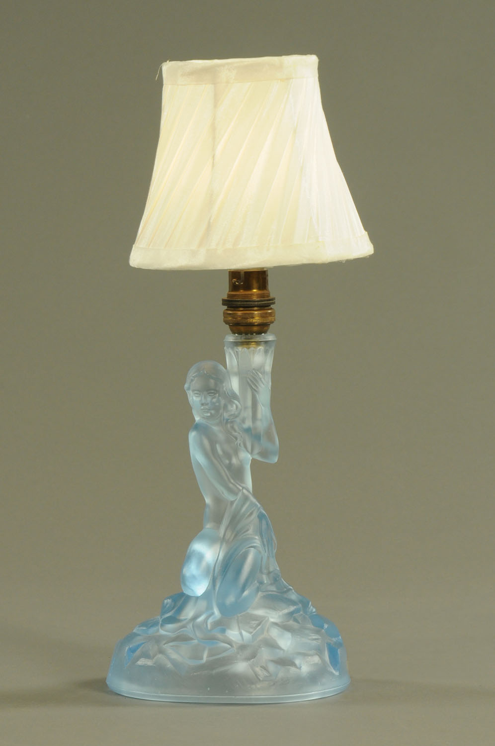 An Art Deco frosted glass table lamp. Height including light fitting 25 cm.