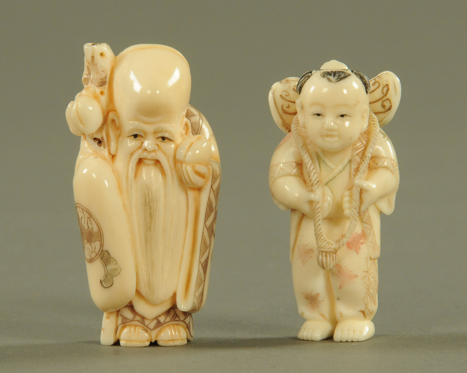 Two Japanese ivory netsuke figures, circa 1900. Tallest 6 cm.