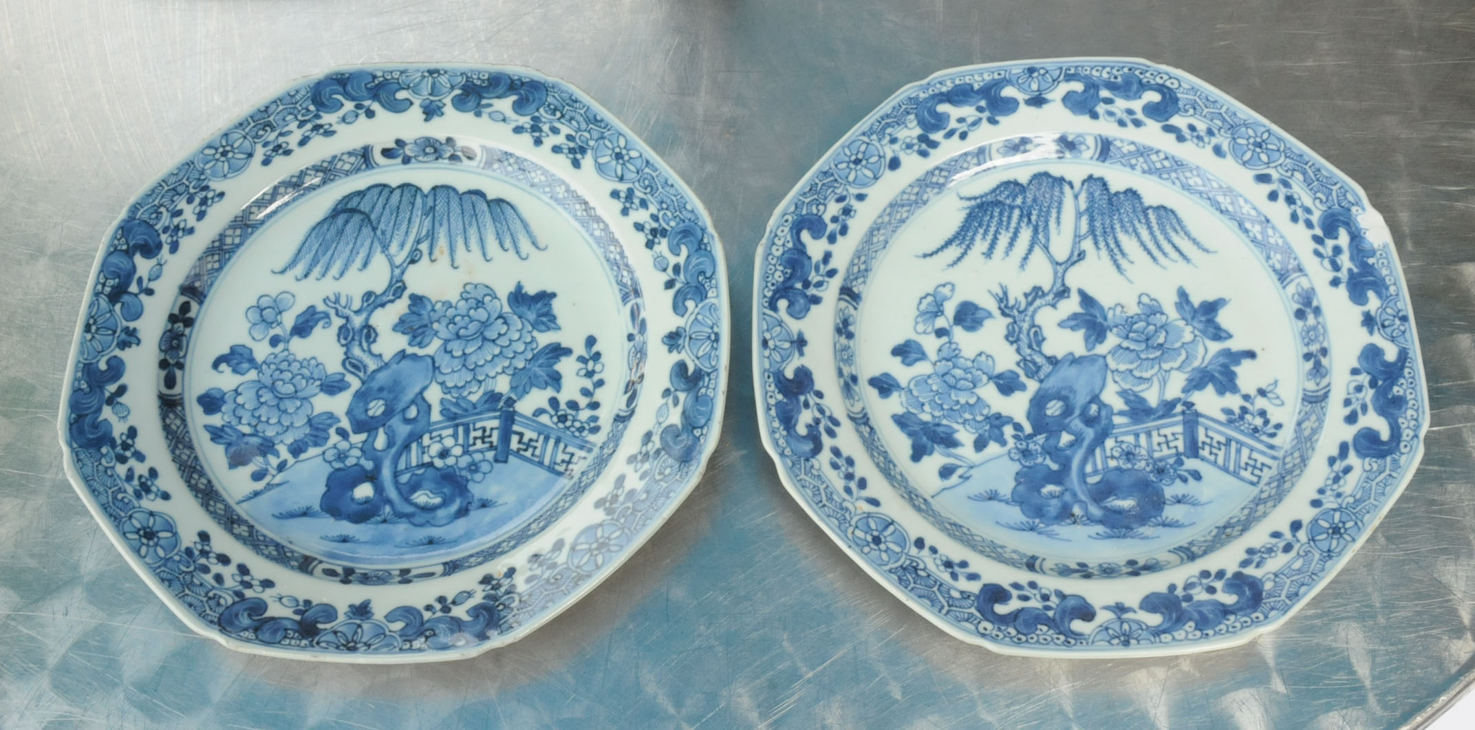 Four late 18th/early 19th century Chinese blue and white plates, with tree and fence patterns, - Image 5 of 8