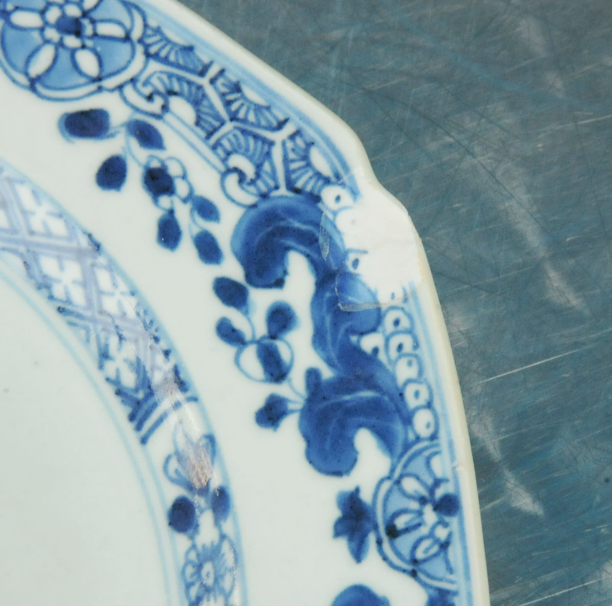 Four late 18th/early 19th century Chinese blue and white plates, with tree and fence patterns, - Image 6 of 8