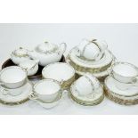 Wedgwood Colchester tea and dinner service, 6 dinner plates, 6 side plates, 6 cups,