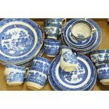 Box of blue and white Willow pattern crockery, to include teacups, saucers, plates, etc.