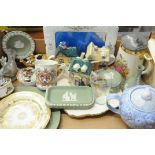 Box of Aynsley photo frame, Wedgwood green Jasperware dishes, lidded vessel, Coronation plates, etc.