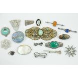 Bag of costume jewellery, brooches,