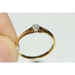 18 ct gold and solitaire ring, size M-N, weight approx 1.