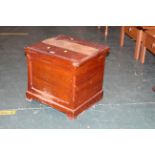 Mahogany commode