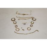 Bag of 9 ct gold jewellery, weight +/- 13.