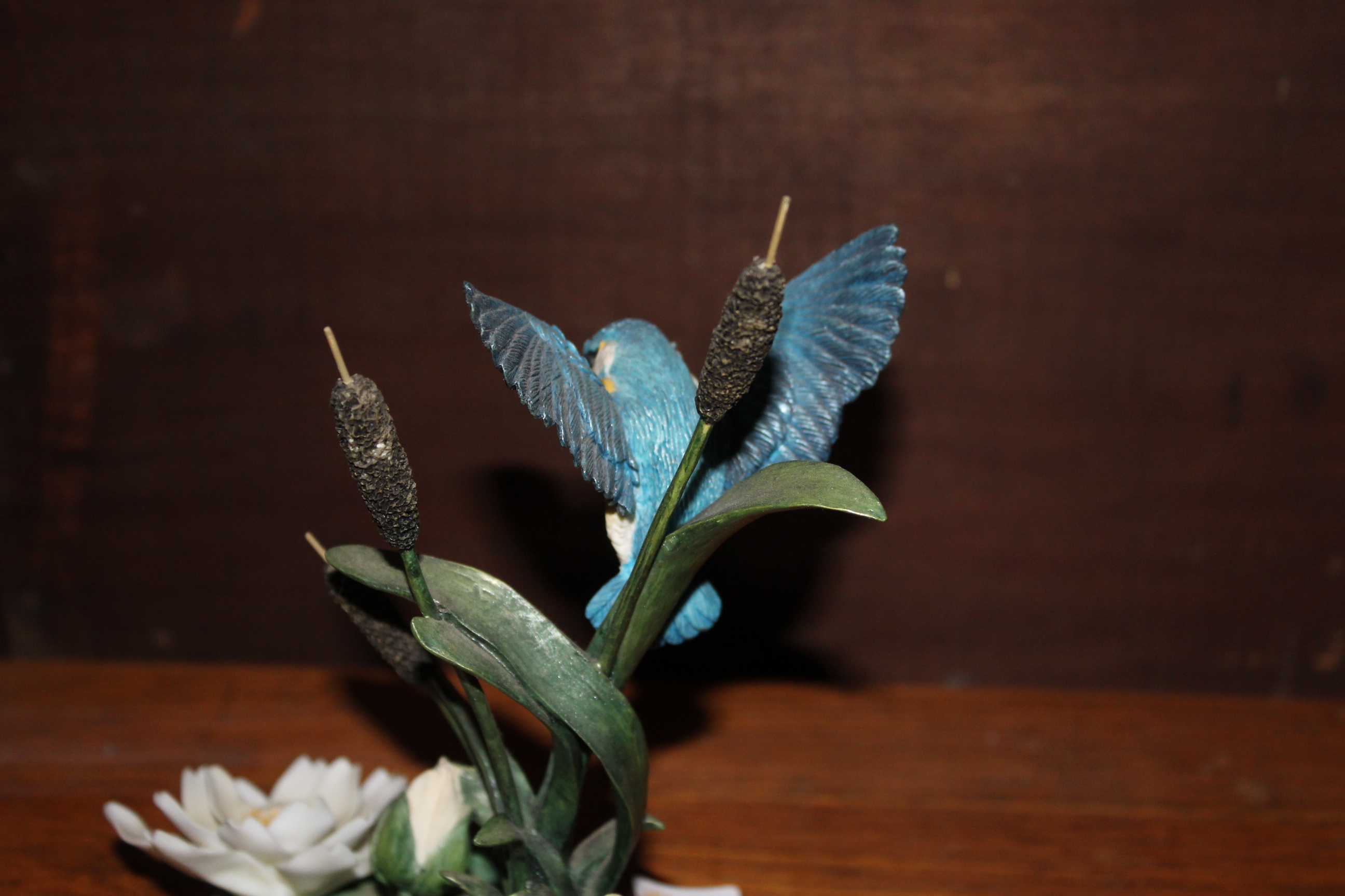 A Border Fine Arts resin figure "Kingfishers", model by Russell Willis A3459, 18 cm high. - Image 4 of 5