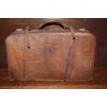 An early 20th century brown leather Gladstone type bag, initial to side JTP. 50 cm wide.