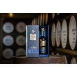 Dewar's 25YO blended scotch whisky - The Signature 25-Year-Old Blended Scotch Whisky was created by