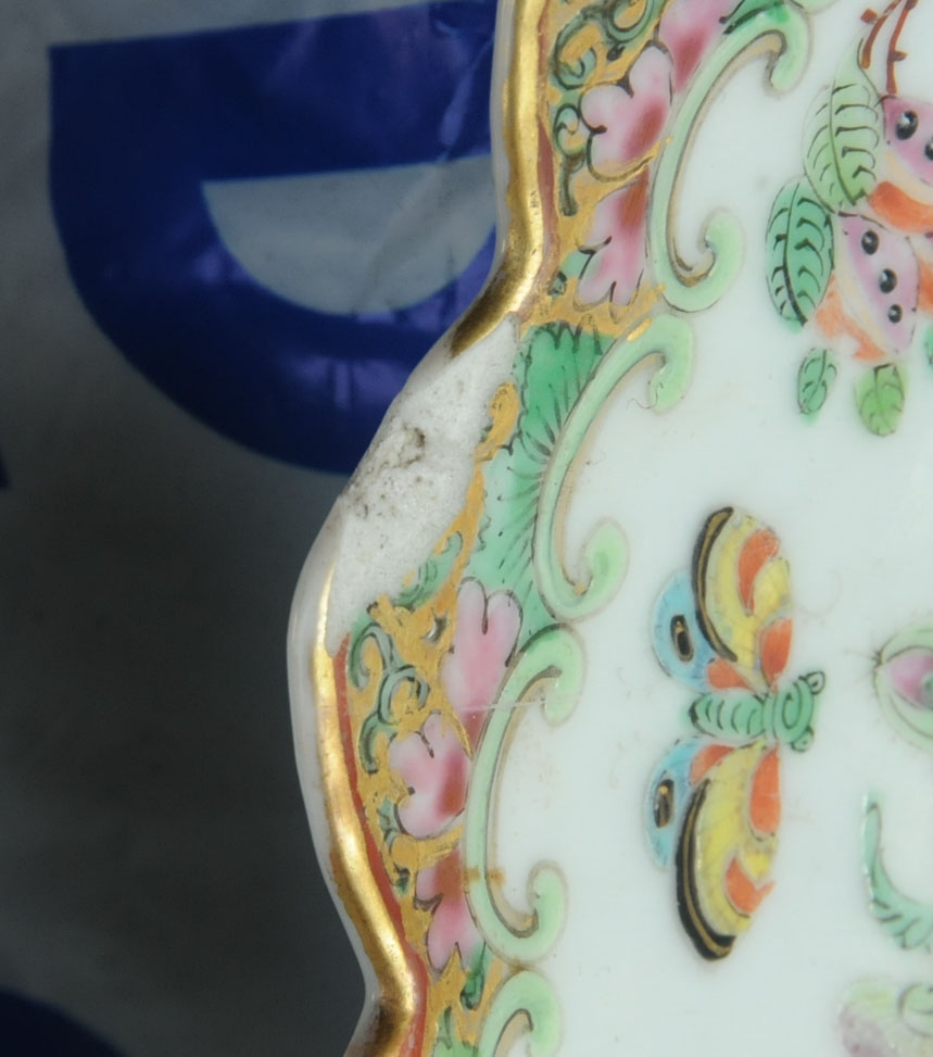 A collection of Cantonese plates and dishes. Ten 21 cm plates and 4 dishes (various). - Image 3 of 13