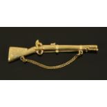 A percussion musket brooch, gold plated, cased. Length 75 mm (see illustration).