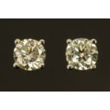A pair of 18 ct white gold diamond stud earrings, diamond weight +/- 0.91 carats.