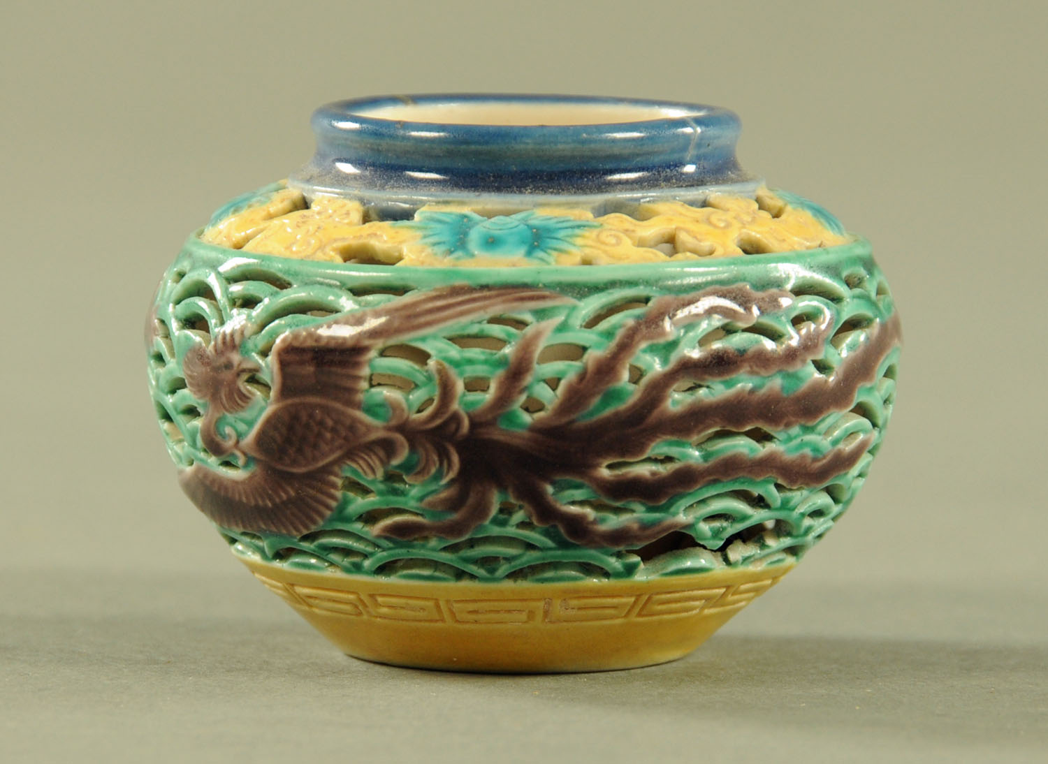 A Japanese ware reticulated pot, decorated with a dragon and marked Makuso Hozan Yokohama 1910. - Image 2 of 3