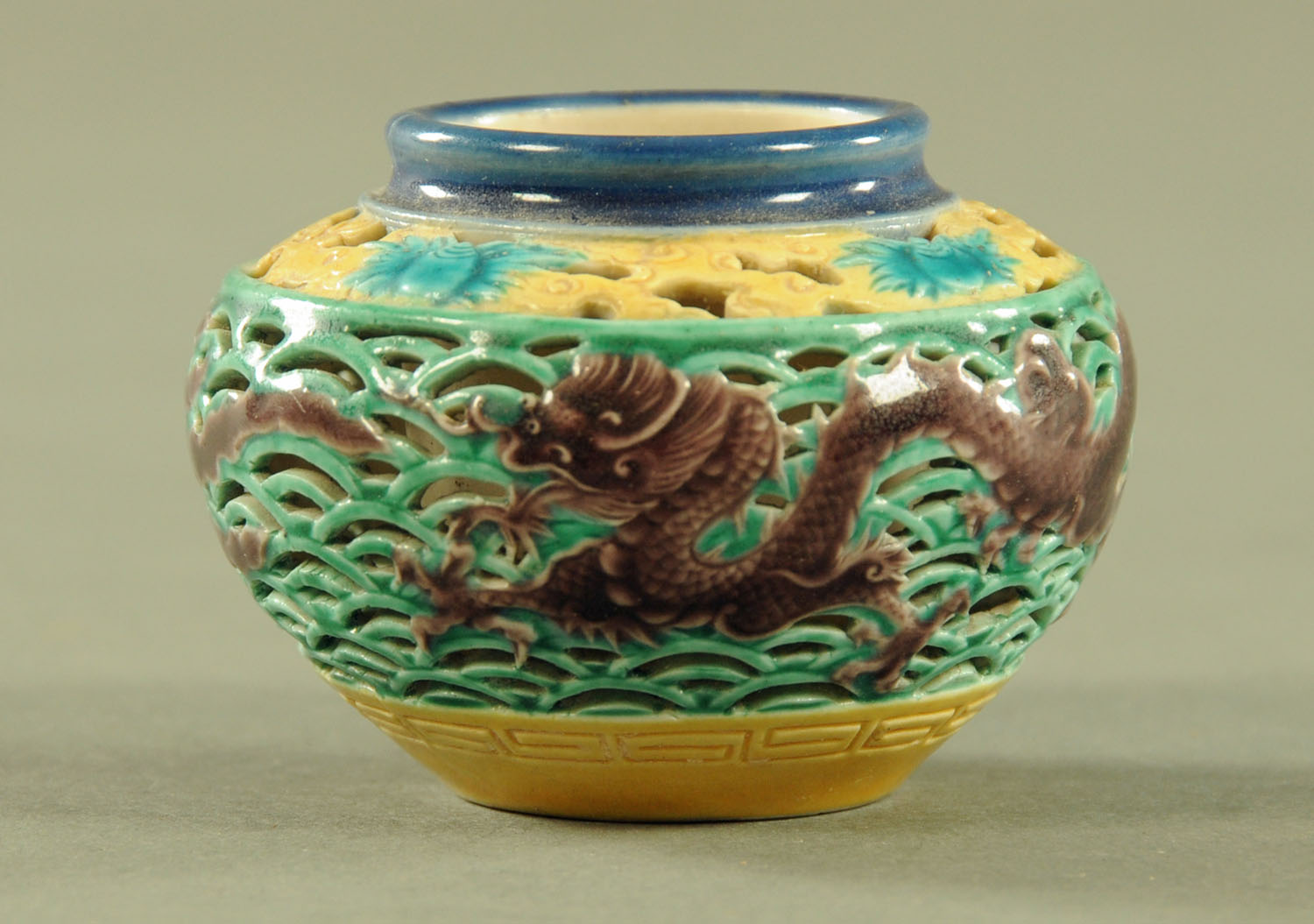 A Japanese ware reticulated pot, decorated with a dragon and marked Makuso Hozan Yokohama 1910.